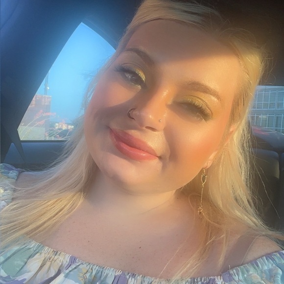 Meet your Posher, Taylor - Picture 1 of 1